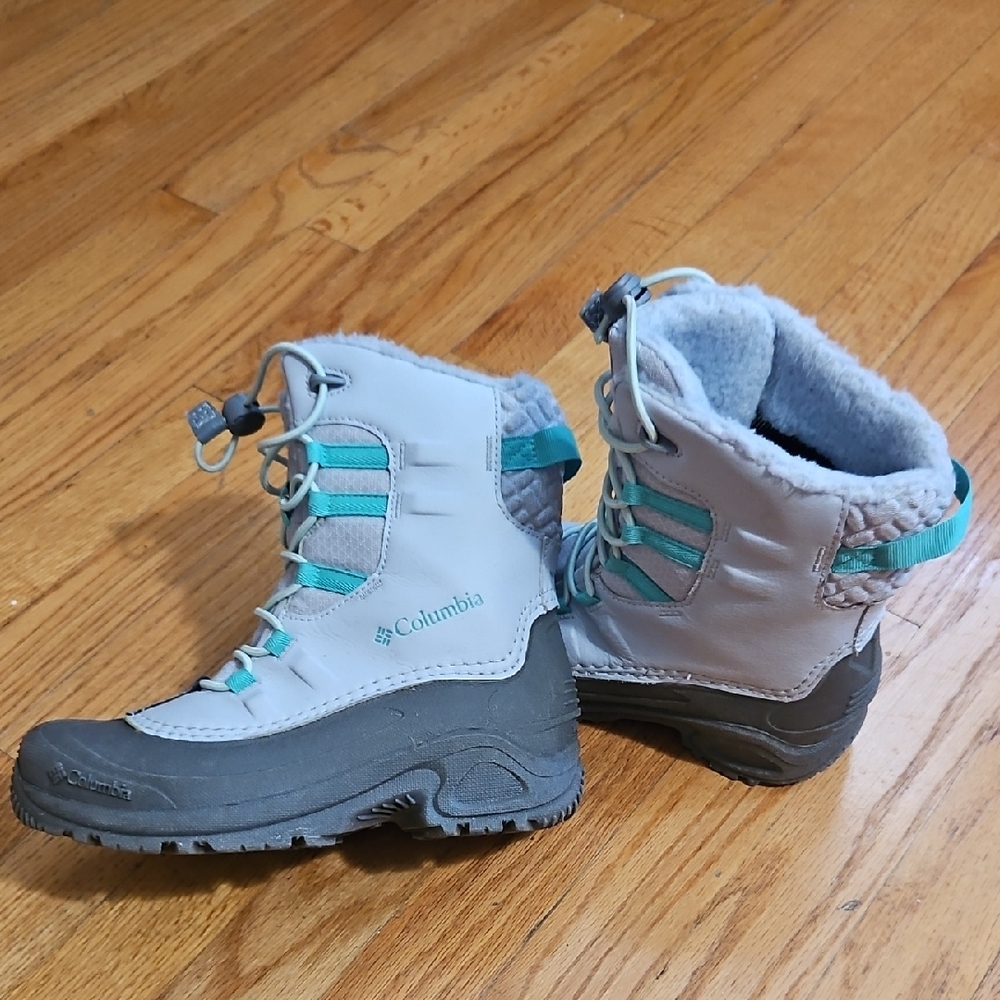 Columbia Gray and Teal Insulated Boots